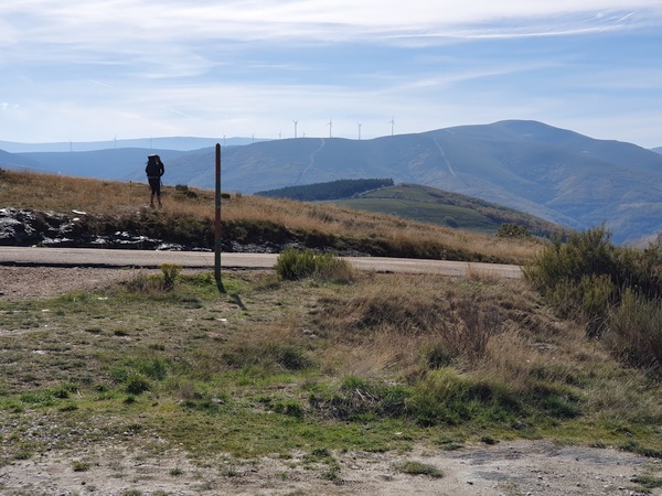 More beautiful scenery 1 km after Cruz de Ferro