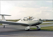 Claus i Dimona svævefly på Randers Flyveplads (ca. 2003)