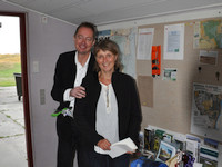 Claus og Lisbeth ved gavebordet