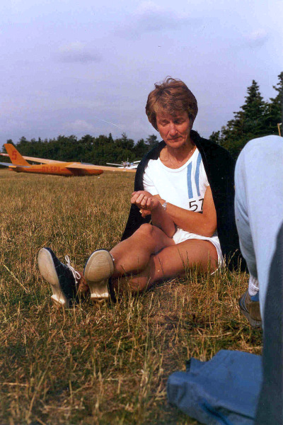 Birgit Toft. I baggrunden Foka, OY-EPX (5)