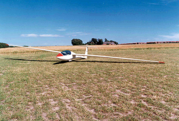 ASW-20F, OY-XKF (W4) på Kirstinesminde