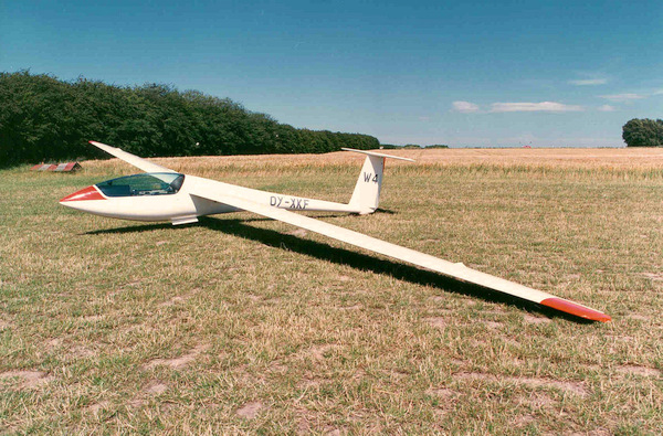 ASW-20F, OY-XKF (W4) på Kirstinesminde