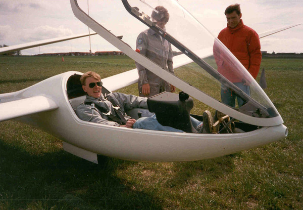 ?? i cockpittet på DG-300. Klar til start eller skal blot prøve