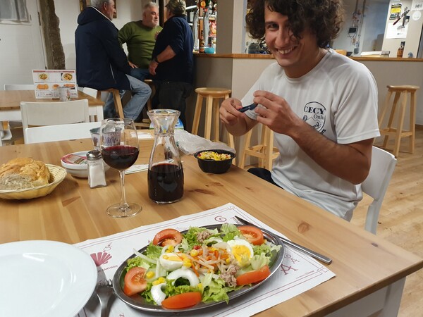 At Albergue A Ponte de Ferreiros in Outeiro. Great mixed salad (only the first of three dishes for a standard pilgrim meal at 10 - 12 Euros, wine and bread included). Elia had some salad