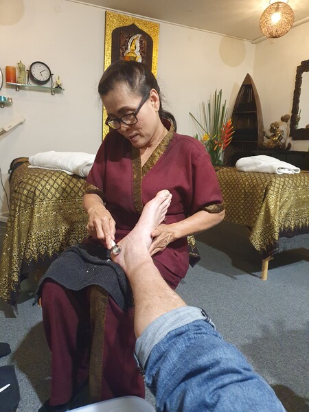 Getting my feet fixed after returning home.The soles had grown thicker by approx. 0.5 cm!