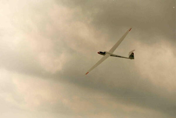 Luftbillede af Nimbus II, OY-XOH E5. Piloten er formentlig Jørn Askholm