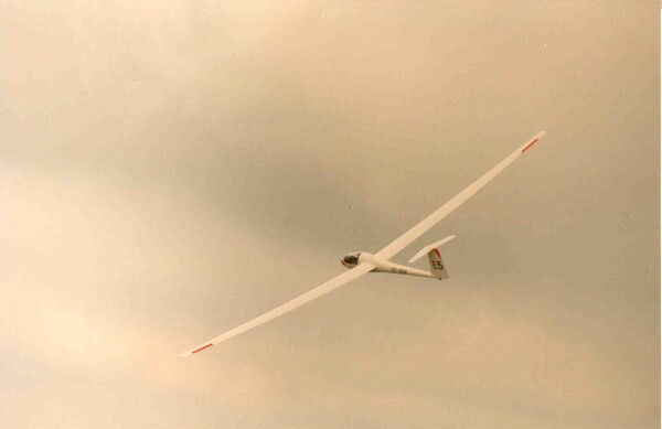 Luftbillede af Nimbus II, OY-XOH E5. Piloten er formentlig Jørn