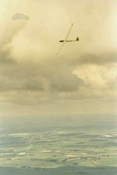 Luftbillede af Nimbus II, OY-XOH E5, over Lading Sø.