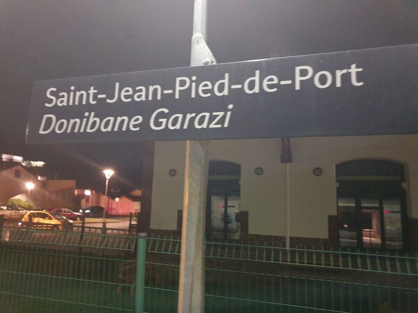 Arrival at de train station at St. Jean Pied de Port at 10PM after a really long day of travel. Started at 4AM.