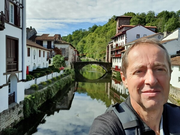 Claus in front of a famous reflection point in St. Jean Pied de Port
