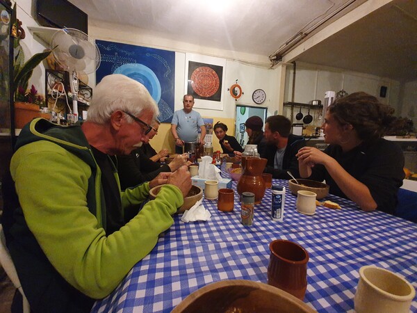 In the ghost town of Ciriñuela at the strange albergue called Albergue Virgen de Guadelupe. For the first time we were all seated around the same table. It turned out to be quite nice. Eleonora and French Romain sitting next to each other. This is where t