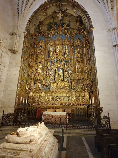 One altar within the Burgos Cathedral