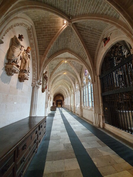 Look at the aisle in the Burgos Cathedral