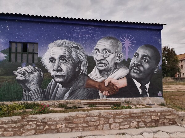 Day 11: Beautiful wall painting in a small village shortly after Tardajos (Rabé de las Calzadas)